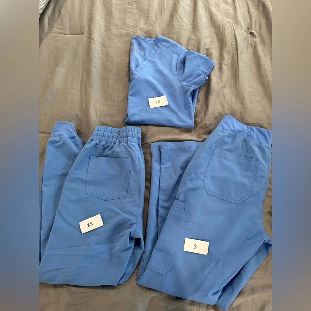 Women’s scrubs - used like new - Picture 2 of 13